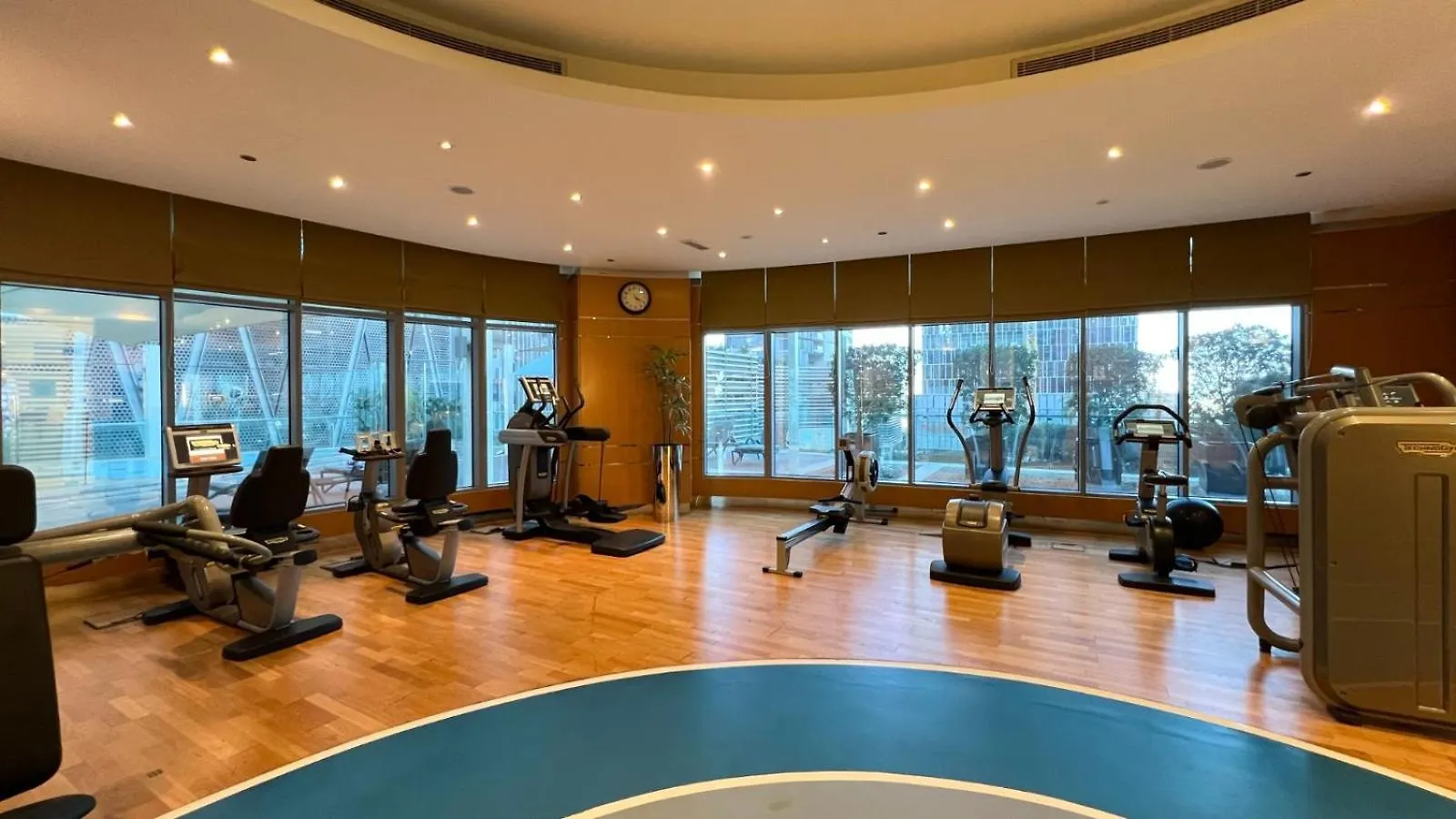 2 Minute Walk To Dubai Mall - 3 Bedroom Burj Khalifa View With Pool And Spa Apartment