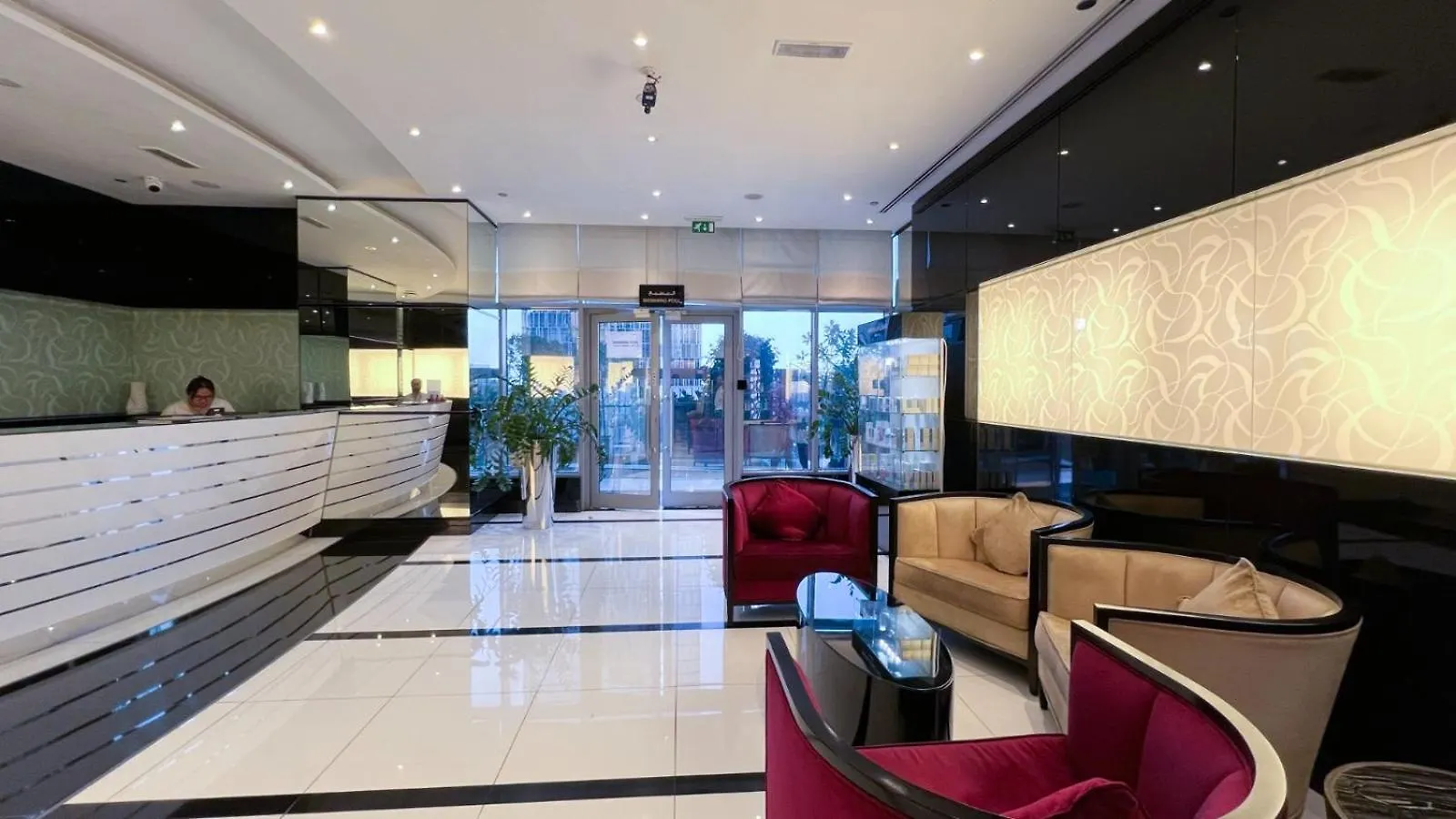 Apartment 2 Minute Walk To Dubai Mall - 3 Bedroom Burj Khalifa View With Pool And Spa
