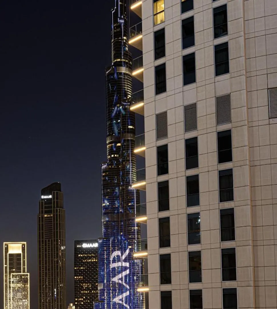 2 Minute Walk To Dubai Mall - 3 Bedroom Burj Khalifa View With Pool And Spa