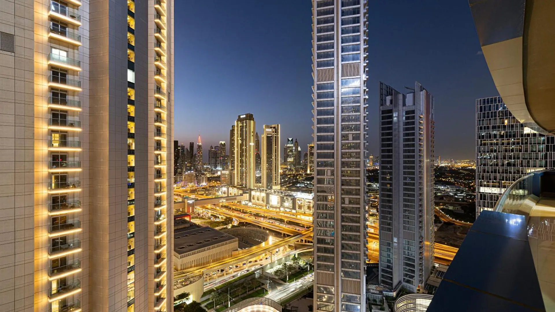 2 Minute Walk To Dubai Mall - 3 Bedroom Burj Khalifa View With Pool And Spa 0*,  United Arab Emirates