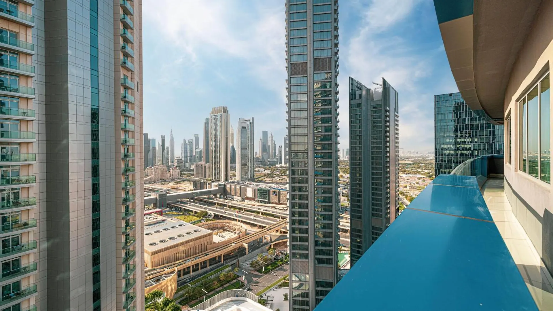 2 Minute Walk To Dubai Mall - 3 Bedroom Burj Khalifa View With Pool And Spa Apartment