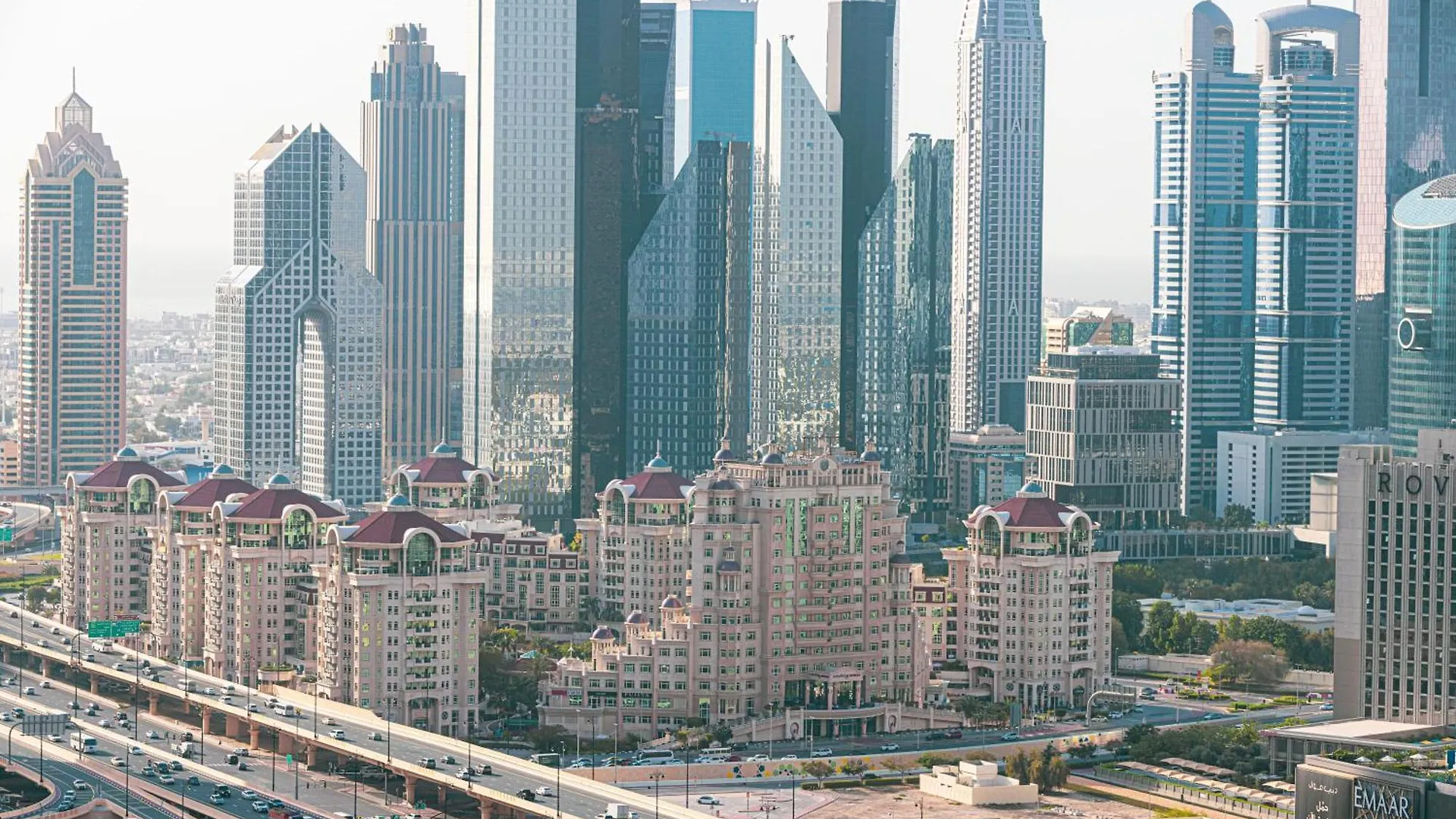 Apartment 2 Minute Walk To Dubai Mall - 3 Bedroom Burj Khalifa View With Pool And Spa