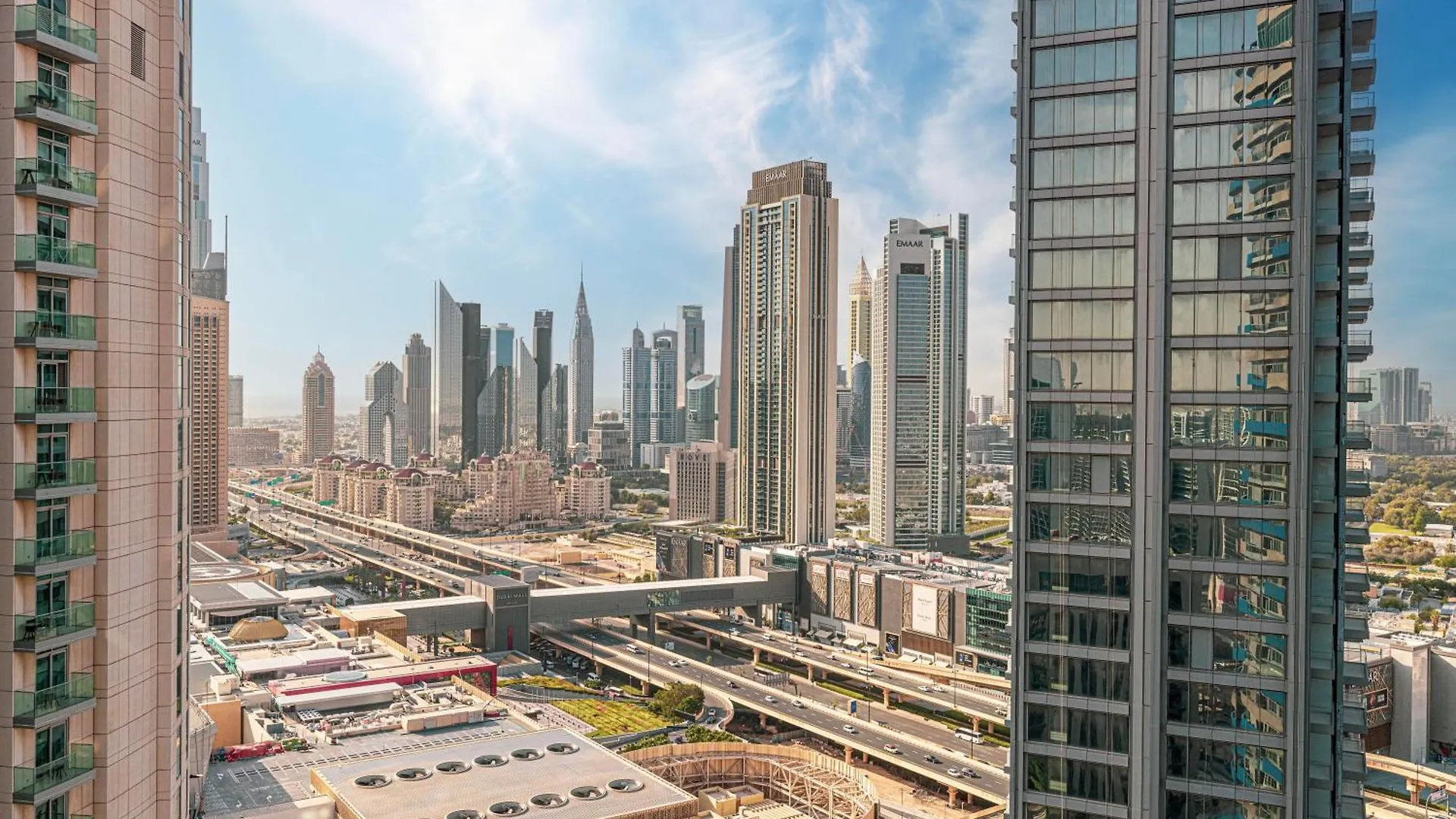 2 Minute Walk To Dubai Mall - 3 Bedroom Burj Khalifa View With Pool And Spa Apartment