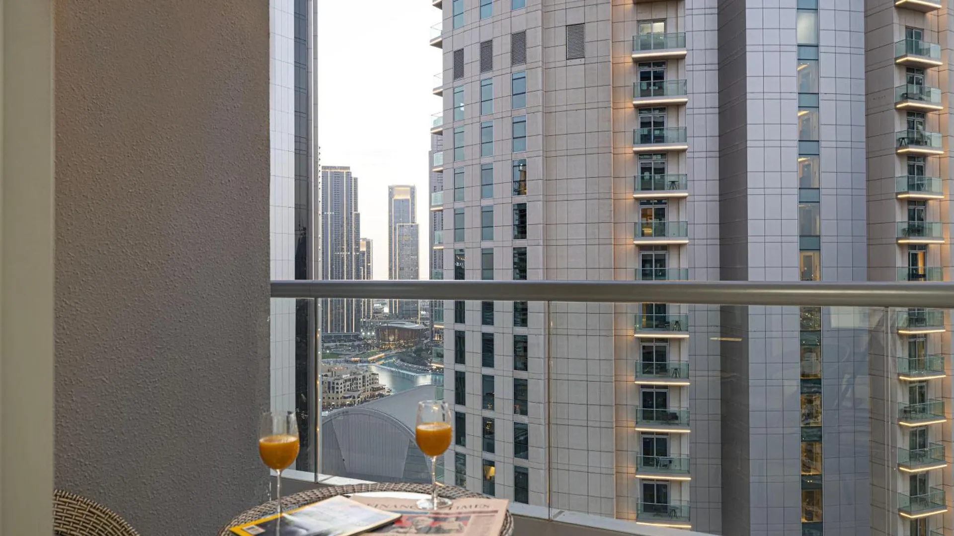 Apartment 2 Minute Walk To Dubai Mall - 3 Bedroom Burj Khalifa View With Pool And Spa United Arab Emirates