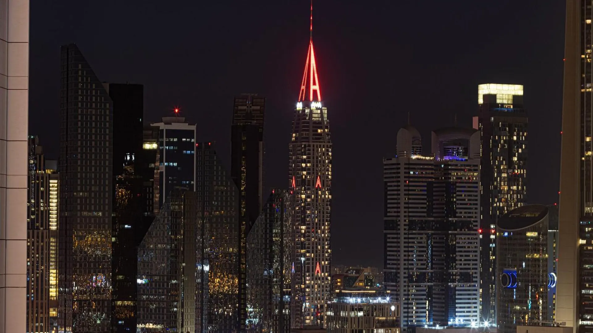Apartment 2 Minute Walk To Dubai Mall - 3 Bedroom Burj Khalifa View With Pool And Spa