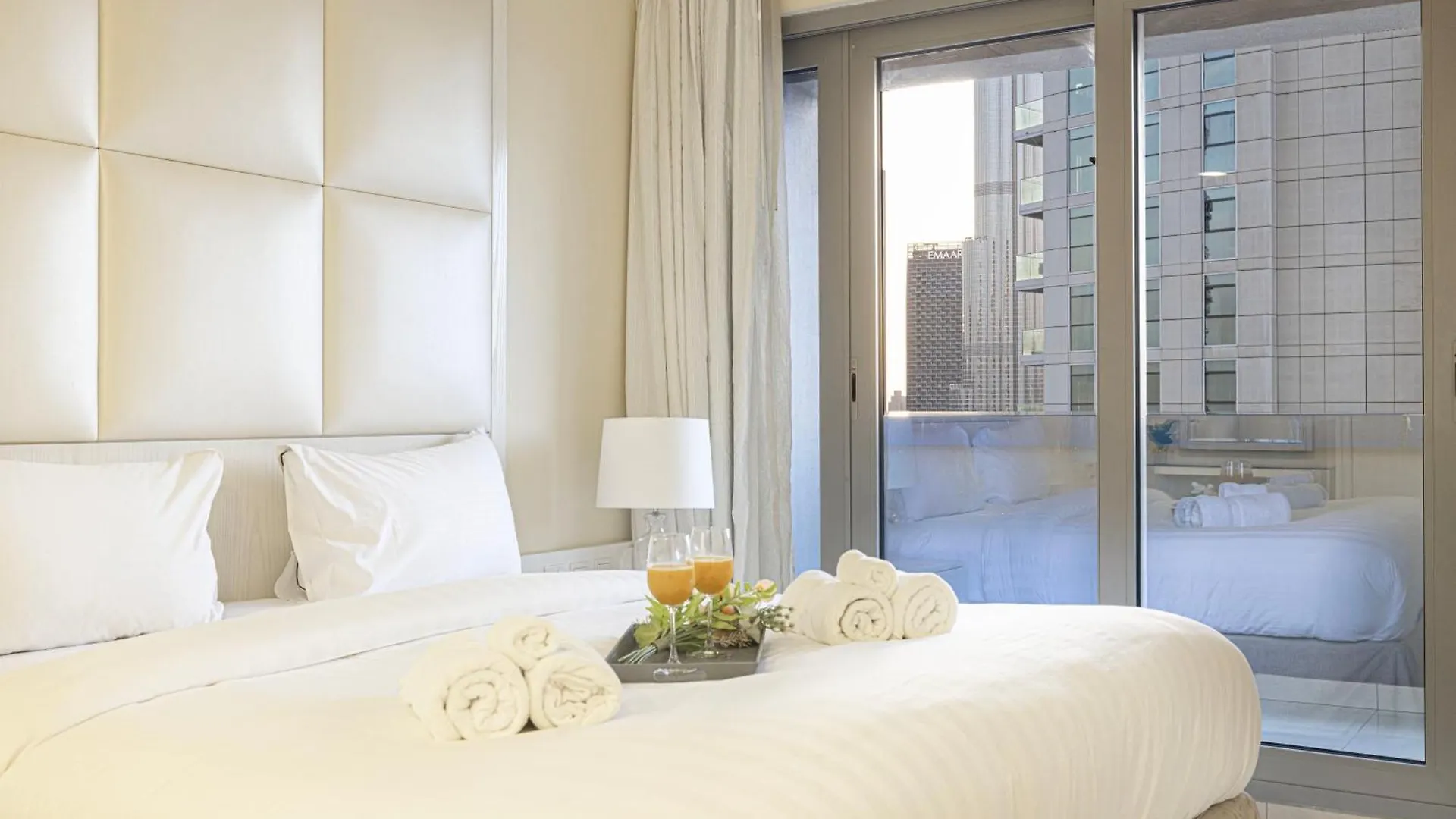 2 Minute Walk To Dubai Mall - 3 Bedroom Burj Khalifa View With Pool And Spa