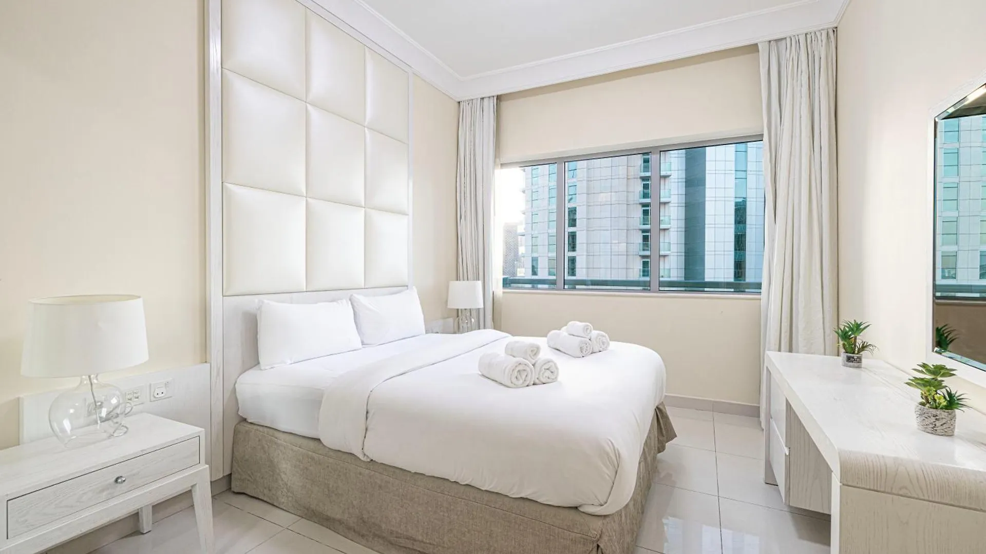 Apartment 2 Minute Walk To Dubai Mall - 3 Bedroom Burj Khalifa View With Pool And Spa United Arab Emirates