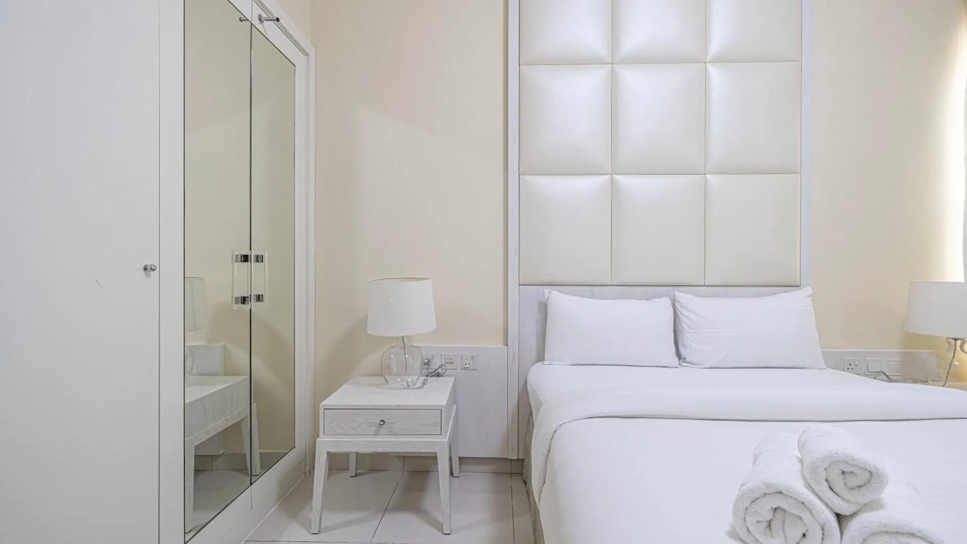 Apartment 2 Minute Walk To Dubai Mall - 3 Bedroom Burj Khalifa View With Pool And Spa United Arab Emirates