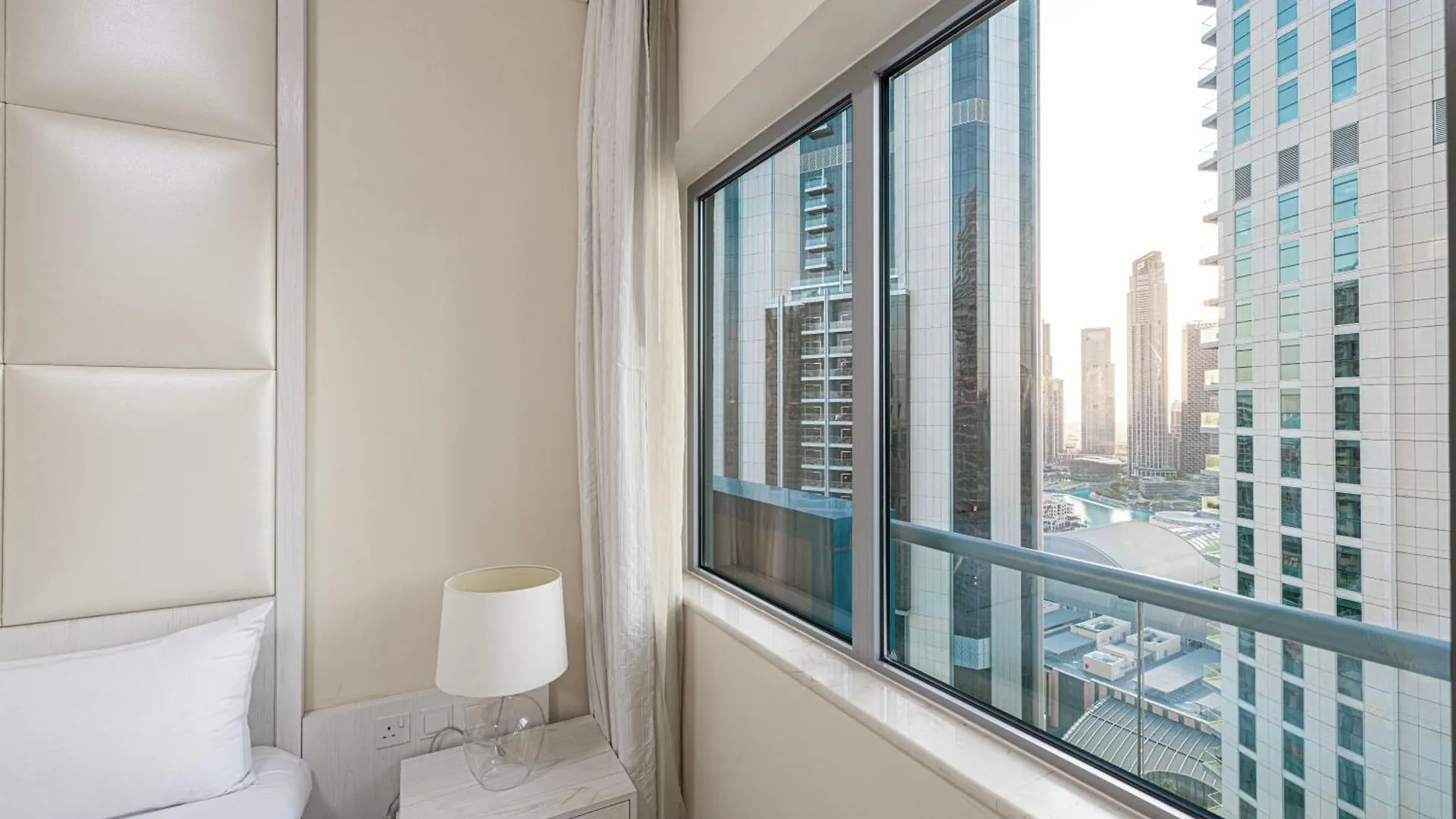 Apartment 2 Minute Walk To Dubai Mall - 3 Bedroom Burj Khalifa View With Pool And Spa United Arab Emirates