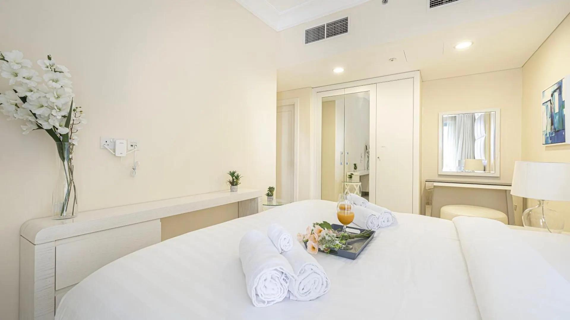 2 Minute Walk To Dubai Mall - 3 Bedroom Burj Khalifa View With Pool And Spa 0*,