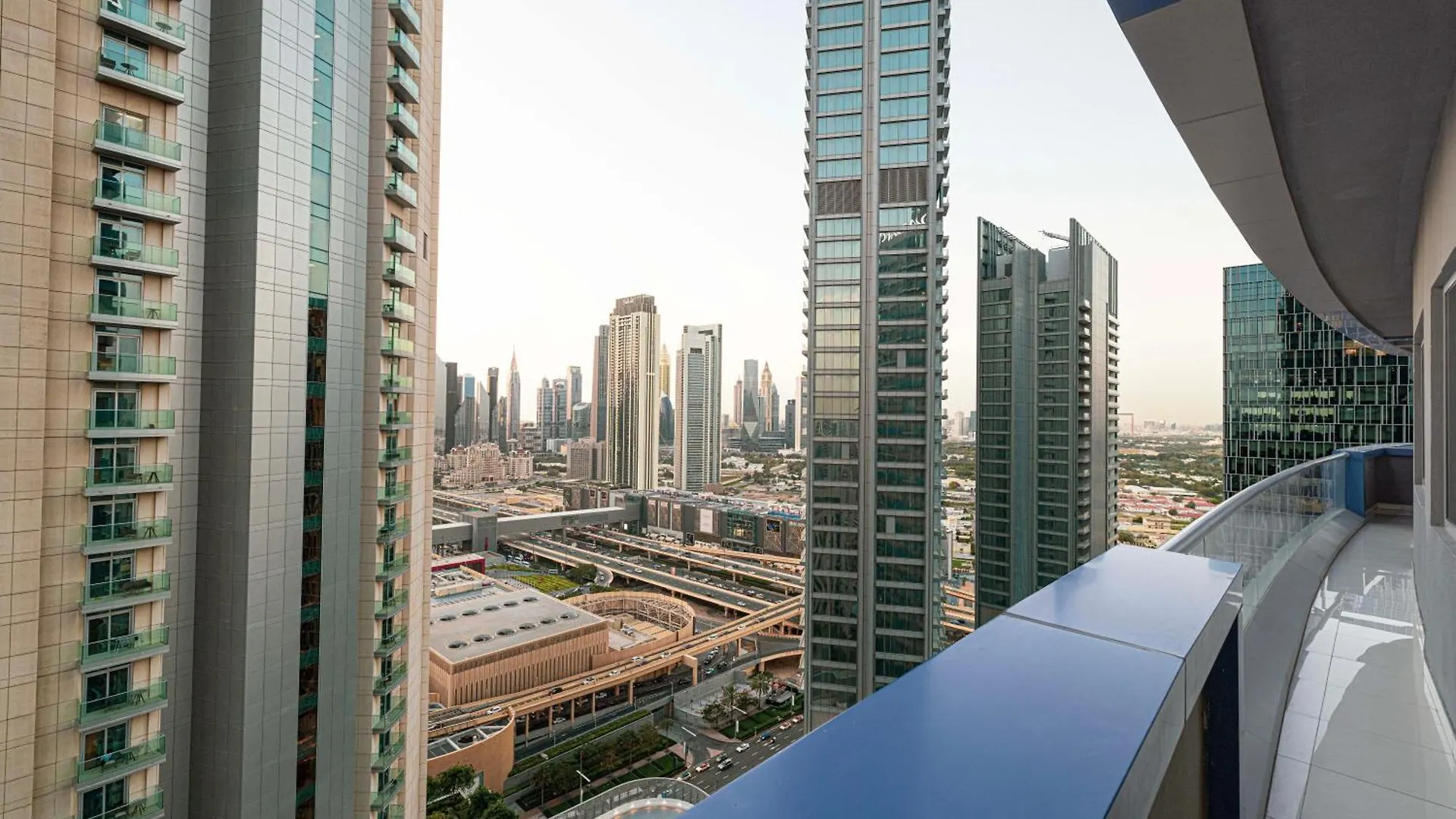 2 Minute Walk To Dubai Mall - 3 Bedroom Burj Khalifa View With Pool And Spa Apartment