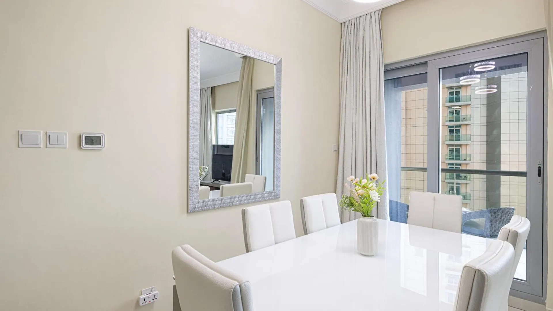 2 Minute Walk To Dubai Mall - 3 Bedroom Burj Khalifa View With Pool And Spa